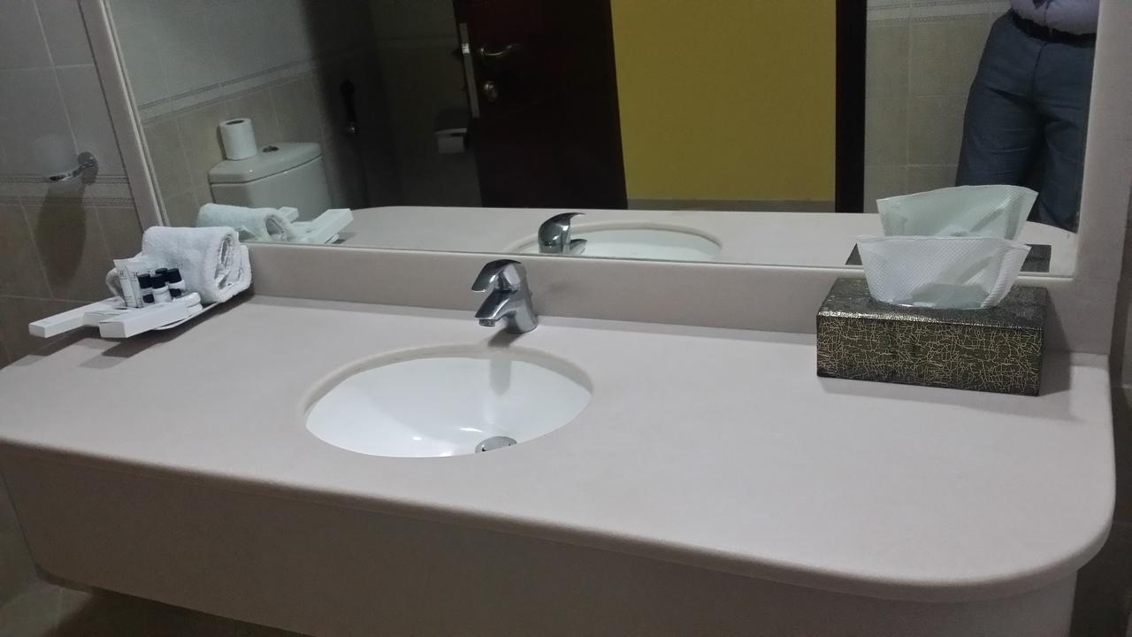 Aryana Hotel Al Buraimi Buitenkant foto